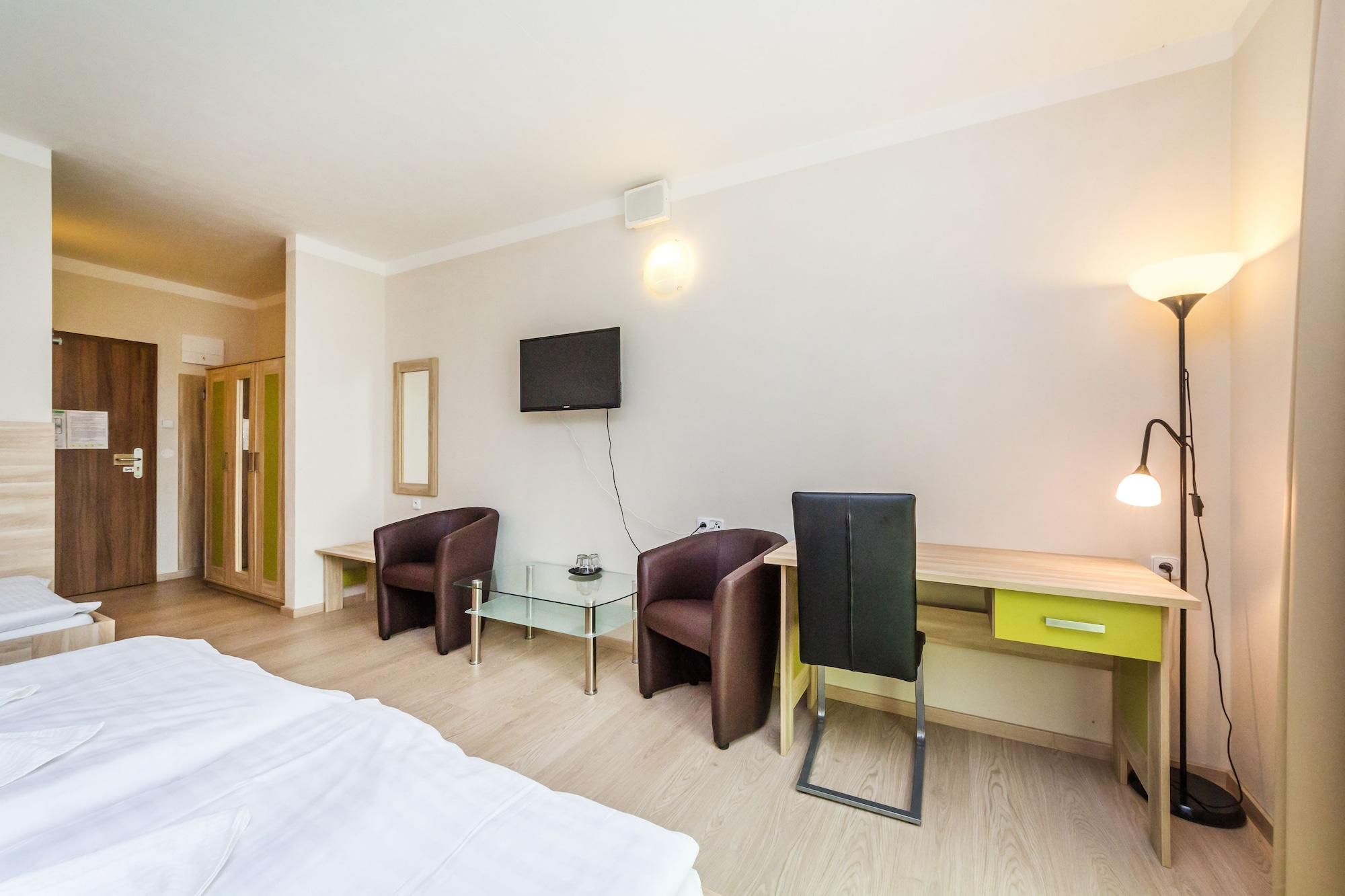 Nad Kralovnou Hotel & Restaurant Прага Экстерьер фото