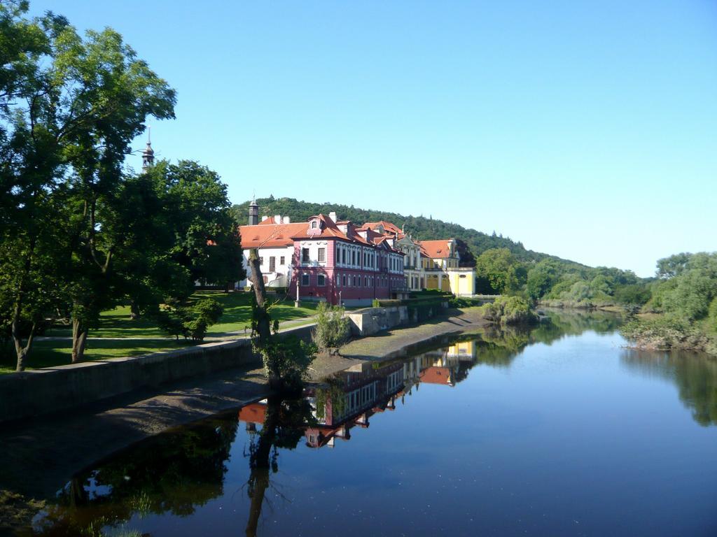 Nad Kralovnou Hotel & Restaurant Прага Экстерьер фото