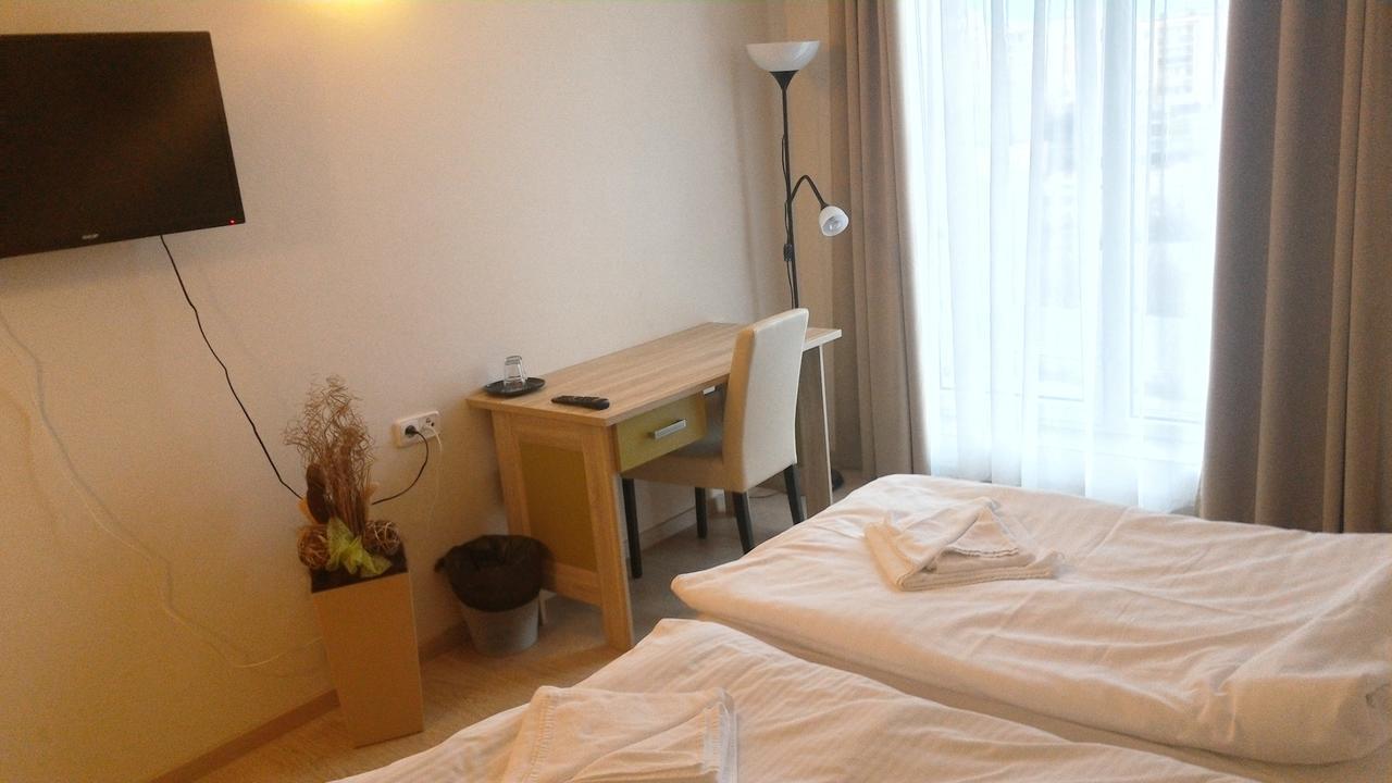 Nad Kralovnou Hotel & Restaurant Прага Экстерьер фото